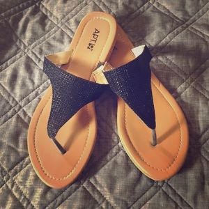 Apt 9 Black & Brown Flip Flops Sandals